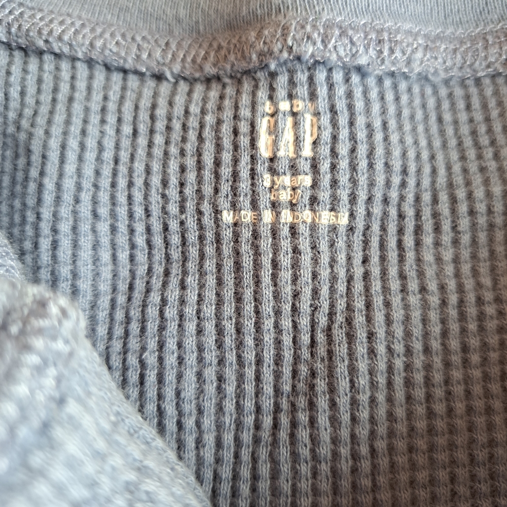 GAP Gray Ribbed Henley Top - Picture 3 of 4